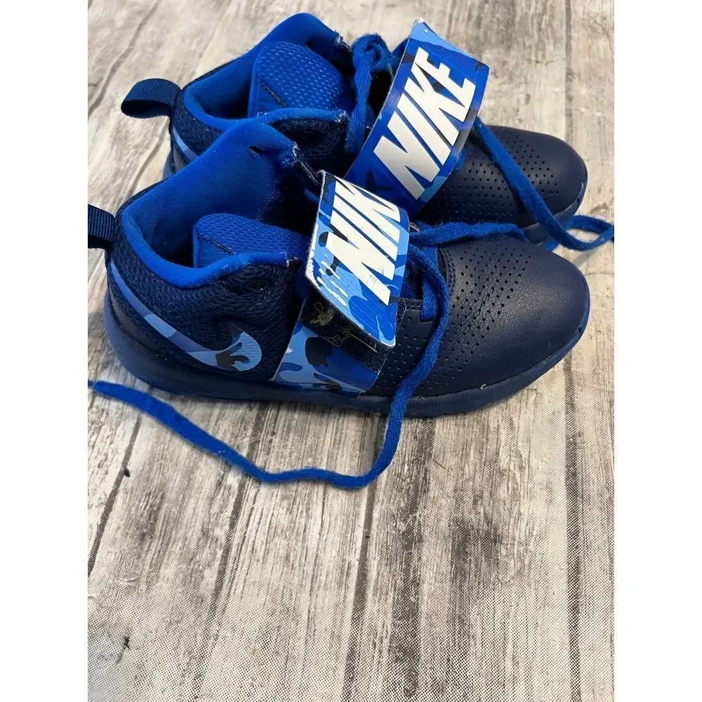 Boys‎ blue Nike team hustler D8 size 4Y